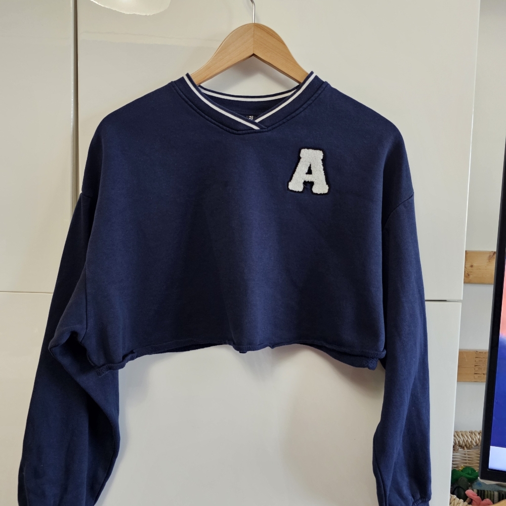 Cropped H&M Sweatshirt - Picture 3 of 8